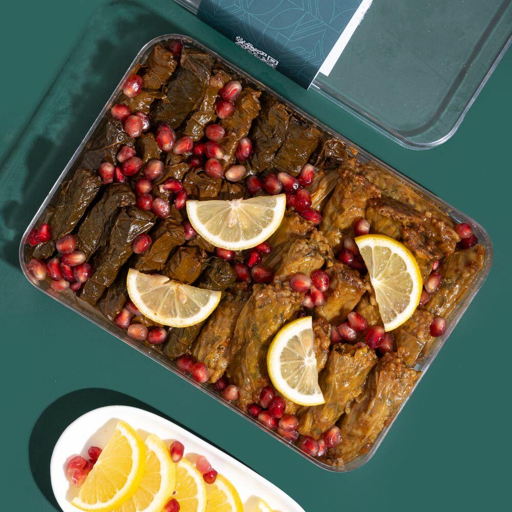 ماعون تقديم ورق عنب وملفوف